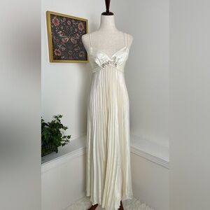 💜SOLD💜 VTG 90s/00s Flora Nikrooz Ivory Embroidered Crinkle Slip RARE-Flaw